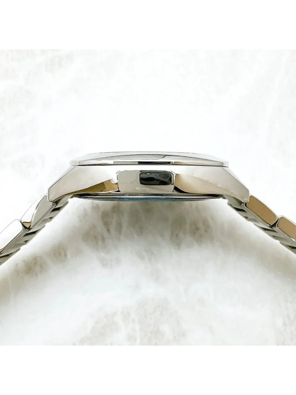 Gucci 142.5 Watch Diamond Quartz Stainless Steel 17
